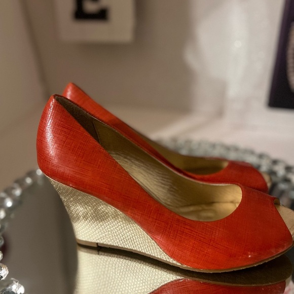 Lilly Pulitzer orange and gold leather Scarlet Peep-Toe Heels size 8m - Picture 4 of 9